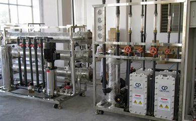 我司生產(chǎn)的超純水設(shè)備出水水質(zhì)符合美國ASTM純水水質(zhì)標(biāo)準(zhǔn)、我國電子工業(yè)部電子級水質(zhì)技術(shù)標(biāo)準(zhǔn)（18MΩ.cm、15MΩ.cm、10MΩ.cm、2MΩ.cm、0.5MΩ.cm五級標(biāo)準(zhǔn)）、我國電子工業(yè)部高純水水質(zhì)試行標(biāo)準(zhǔn)、美國半導(dǎo)體工業(yè)用純水指標(biāo)、日本集成電路水質(zhì)標(biāo)準(zhǔn)、國內(nèi)外大規(guī)模集成電路水質(zhì)標(biāo)準(zhǔn)。